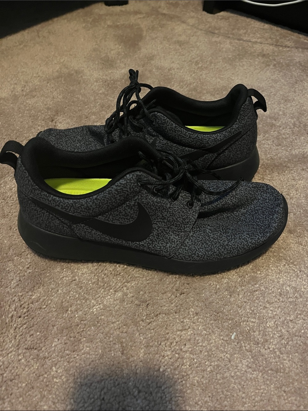 Nike Black/Grey Patterned Sneakers with Neon Yellow Insole
